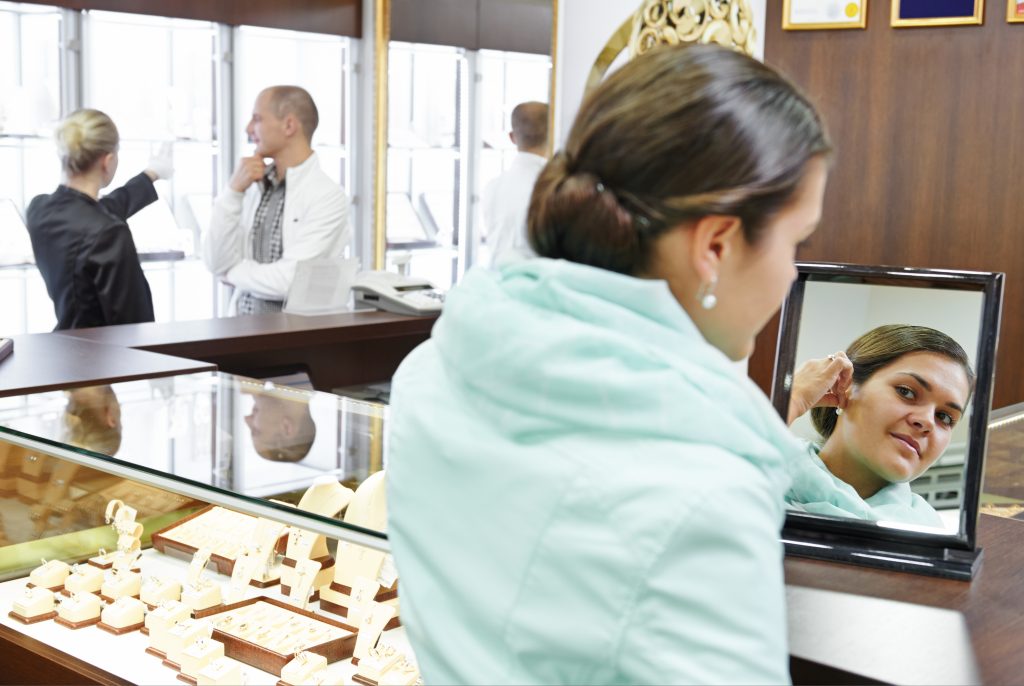 Need a New Necklace? Check out the Jewelry Stores in Valparaiso, Indiana