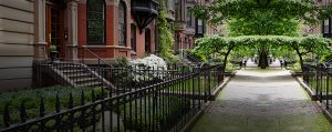 Why Choose a Fence Contractor, Find One in Skokie