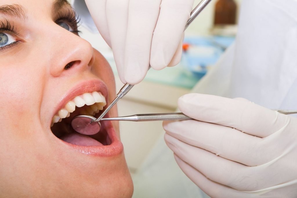 How to Know It Is Time to Visit a Dentist Outside Your Routine Dental Exam