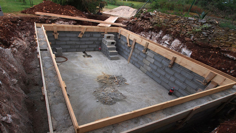 How to Hire a Pool Remodeling Contractor in Tampa