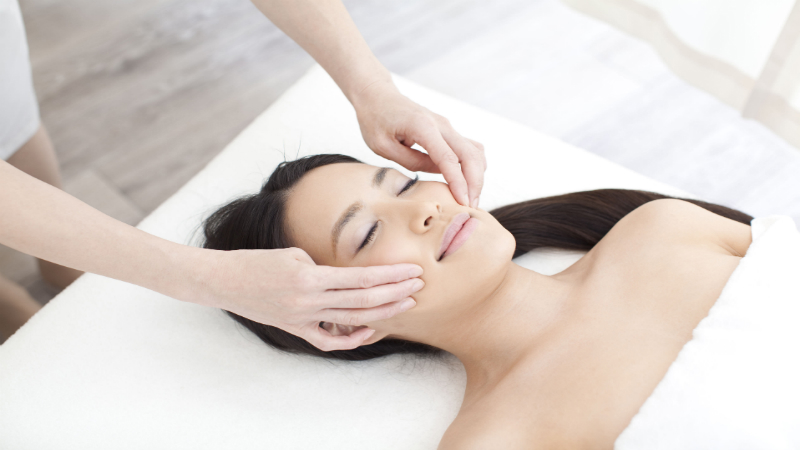 Holistic Facial Cleansers and Treatments in Long Beach, CA