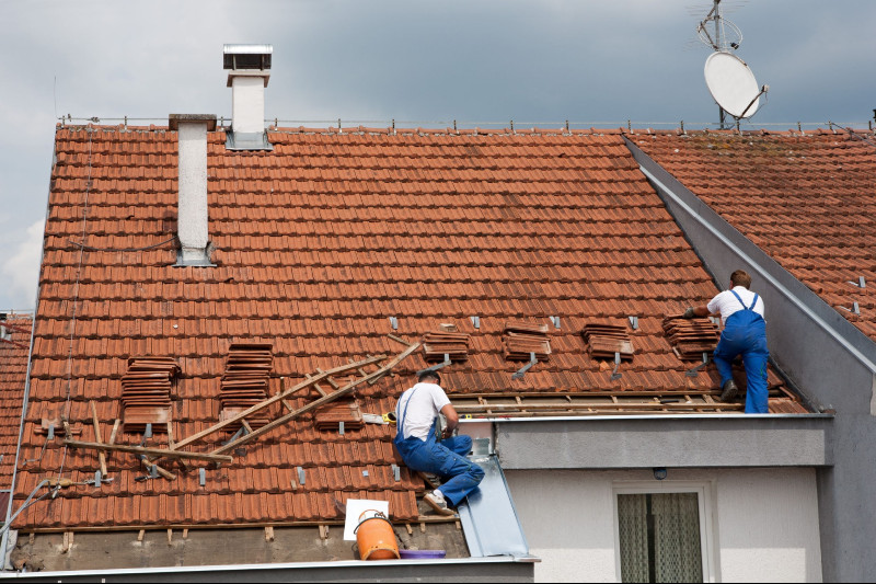 Select the Best Roofers in Rochester MN for Repairing or Installing the Roof of Your Home