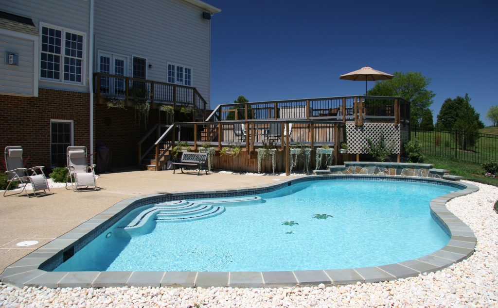 How a Custom Pool Contractor Ankeny Homeowners Choose Can Boost Property Value