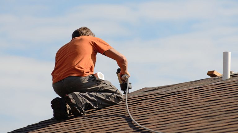 Three Signs That It’s Time to Call a Brentwood Roofing Contractor