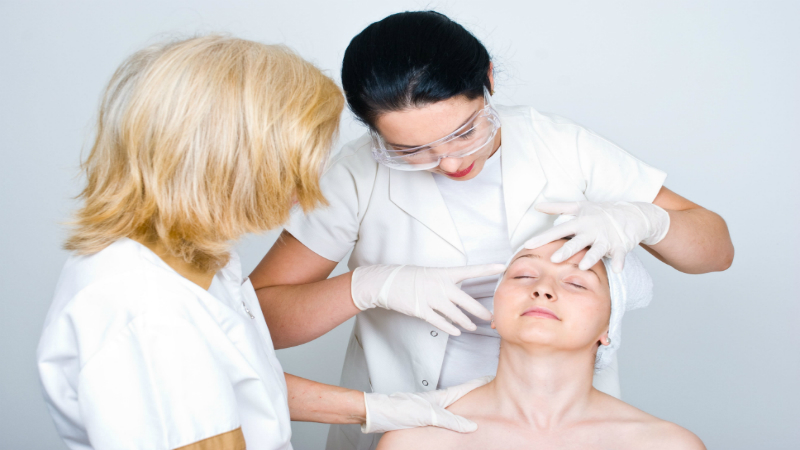 What You Need to Know When Considering a Chin Thread Lift in Chicago