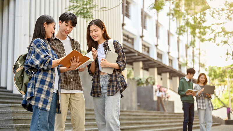 Why Living in an Off-Campus Student Apartment May Be Right For You