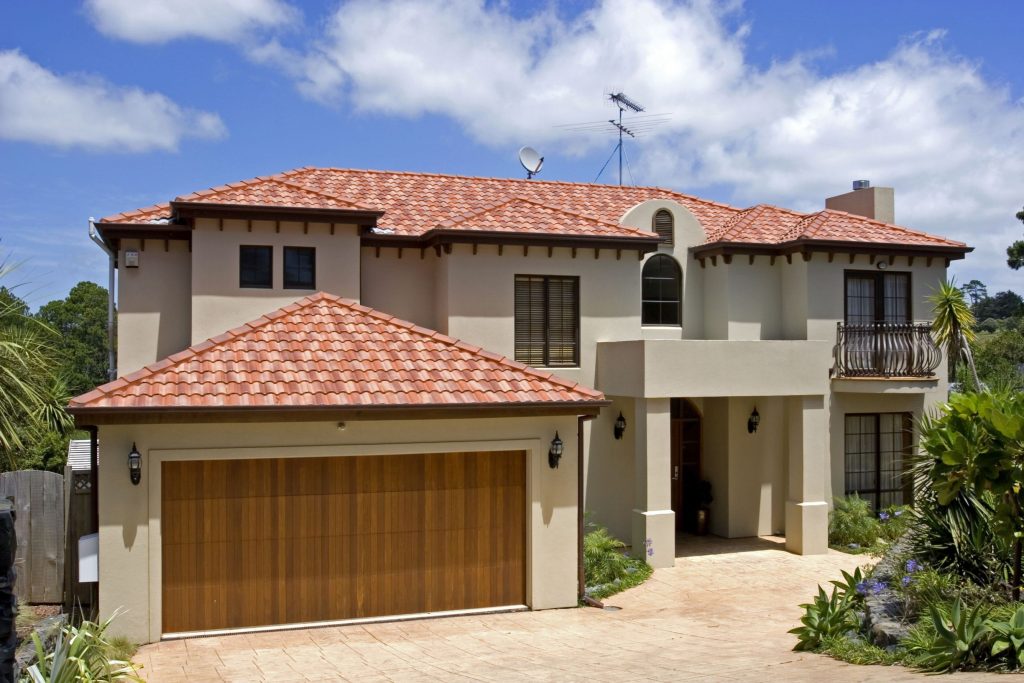 Choosing a Commercial Garage Door Contractor in Saint Paul, MN for Reliable Installations