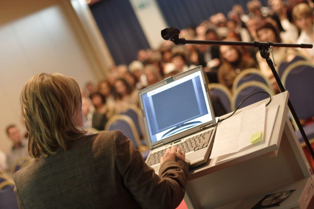 The Growing Demand for a Dubai Keynote Speaker in Middle Eastern Business Forums