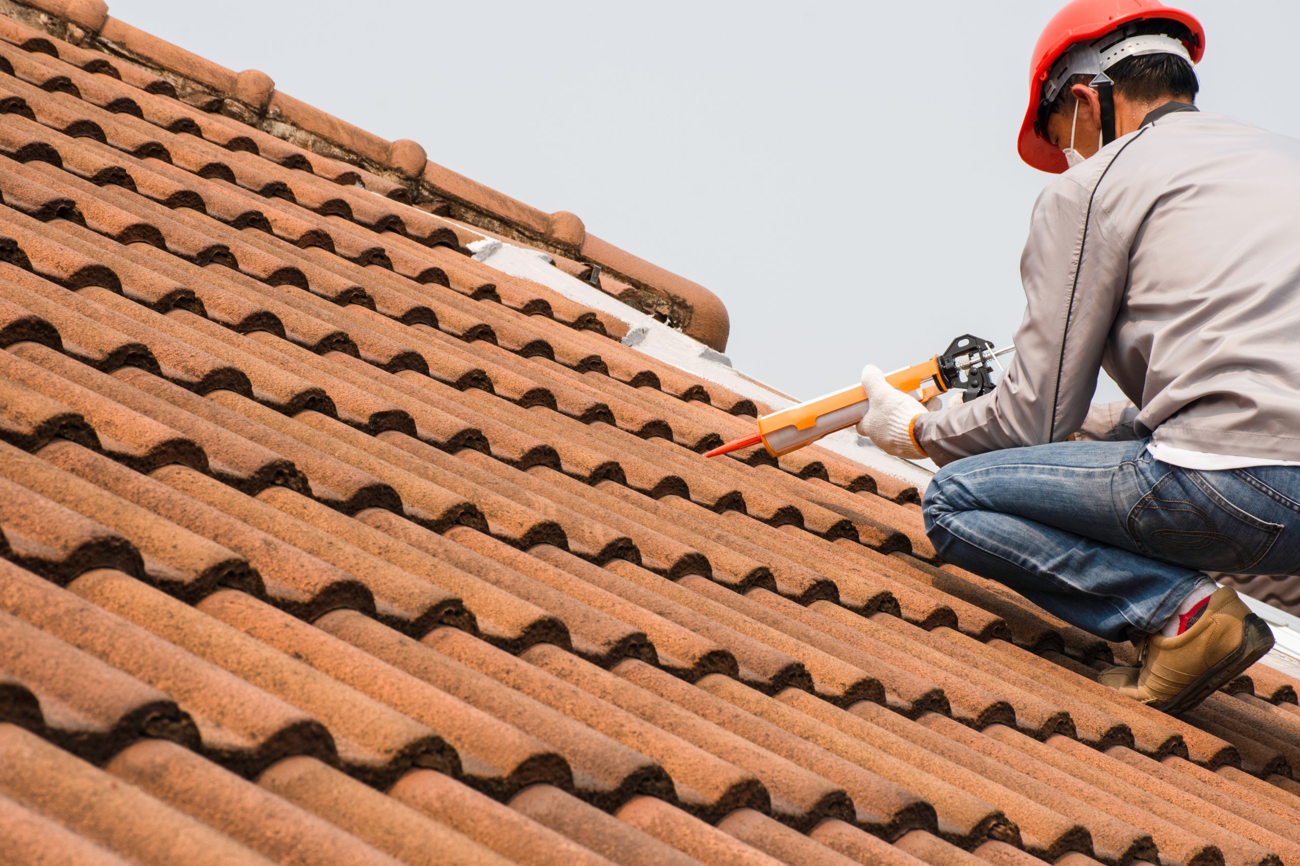 Benefits of Using Roof Replacement Services Miami FL for Weather Resilience