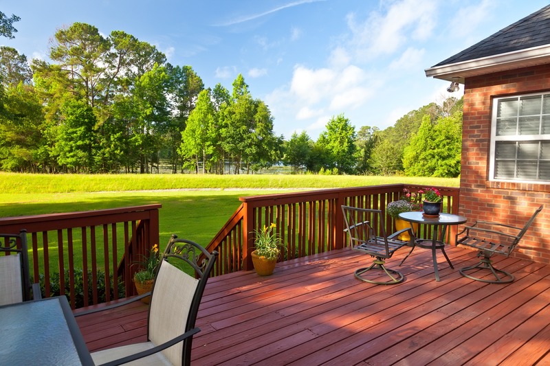 The Benefits of Choosing a Deck Builder Louisville KY for Custom Outdoor Projects