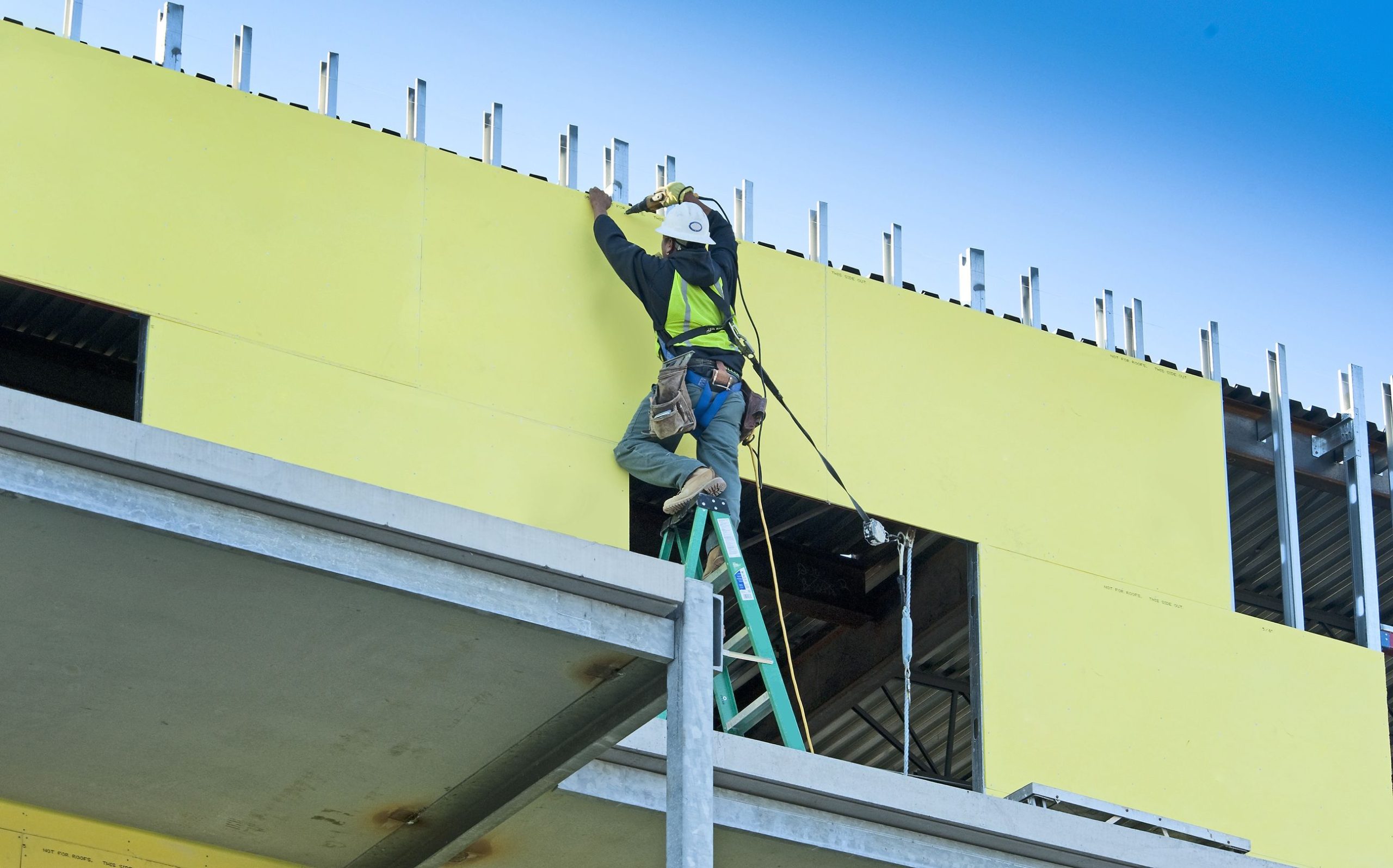 Key Benefits of Using Flat Plastic Sheeting for Weatherproofing Your Property