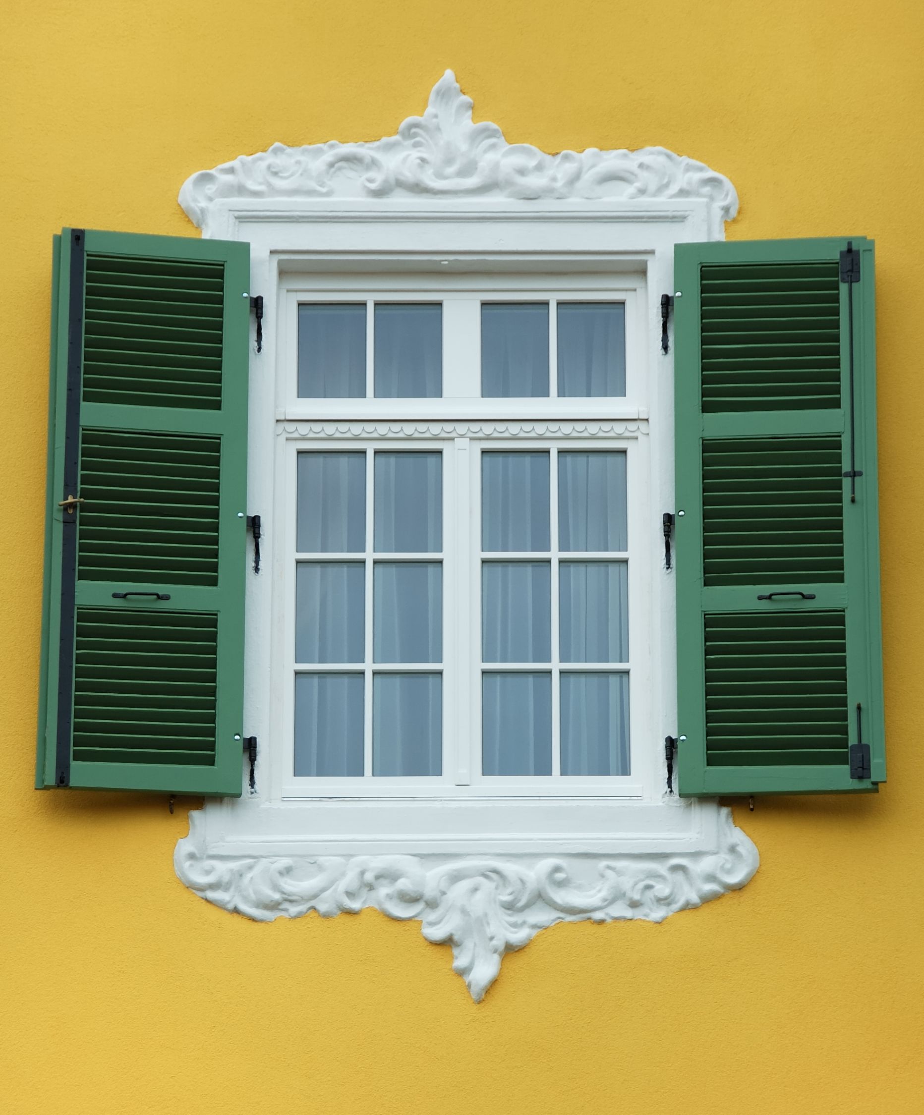 Find Lasting Home Value with Wood Windows in Denver CO for Style and Efficiency