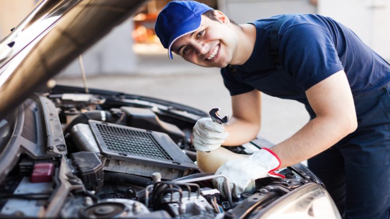 How Reliable Car Towing Helps During a Breakdown